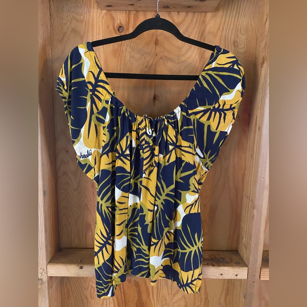 Manuhealii blouse
